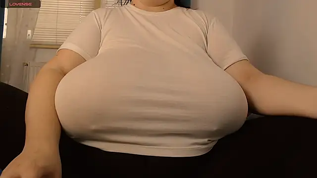 Snapshot of SenzualHotM chatting on 19, 2, 2025 SenzualHotM online show from 19, 2, 2025