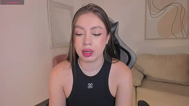 EllaClark online show from 10, 9, 2025