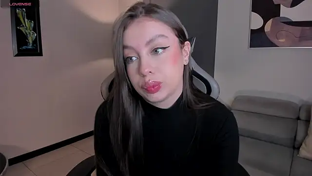 EllaClark online show from 29, 9, 2025