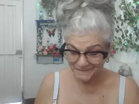 Snapshot of FunnyGrandma chatting on 11, 1, 2025 FunnyGrandma online show from 11, 1, 2025