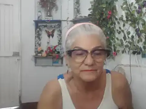 Snapshot of FunnyGrandma chatting on 27, 1, 2025 FunnyGrandma online show from 27, 1, 2025