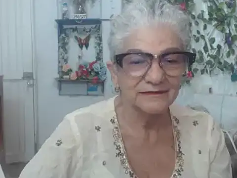 Snapshot of FunnyGrandma chatting on 2, 2, 2025 FunnyGrandma online show from 2, 2, 2025