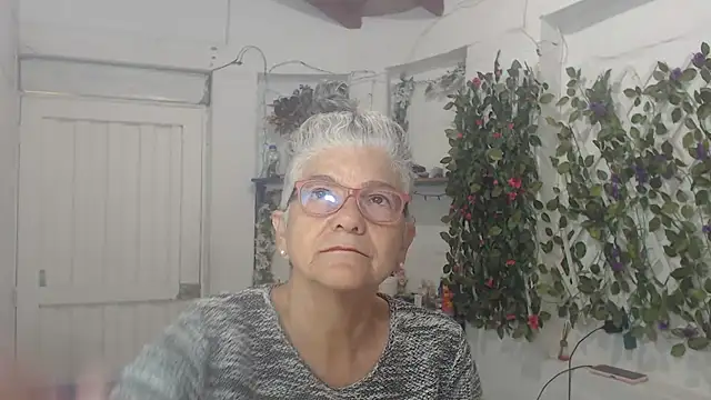 Snapshot of FunnyGrandma chatting on 14, 2, 2025 FunnyGrandma online show from 14, 2, 2025