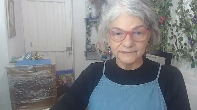 Snapshot of FunnyGrandma chatting on 12, 3, 2025 FunnyGrandma online show from 12, 3, 2025