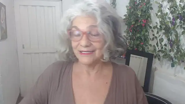 Snapshot of FunnyGrandma chatting on 13, 3, 2025 FunnyGrandma online show from 13, 3, 2025