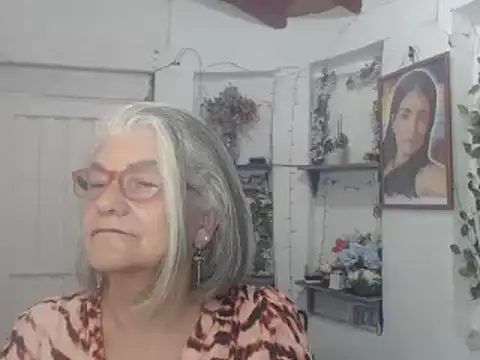 Snapshot of FunnyGrandma chatting on 13, 9, 2025 FunnyGrandma online show from 13, 9, 2025