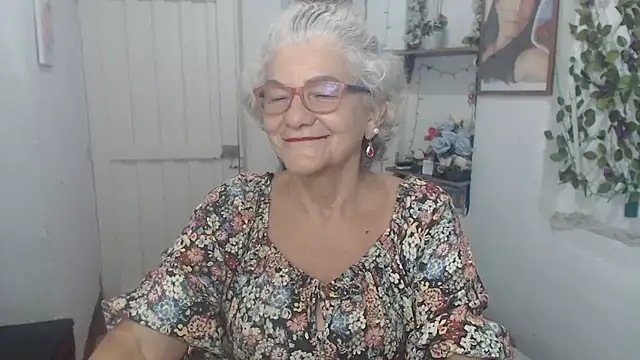 Snapshot of FunnyGrandma chatting on 18, 9, 2025 FunnyGrandma online show from 18, 9, 2025
