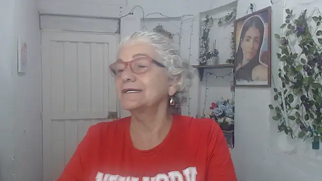 Snapshot of FunnyGrandma chatting on 19, 9, 2025 FunnyGrandma online show from 19, 9, 2025