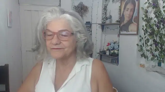Snapshot of FunnyGrandma chatting on 20, 9, 2025 FunnyGrandma online show from 20, 9, 2025
