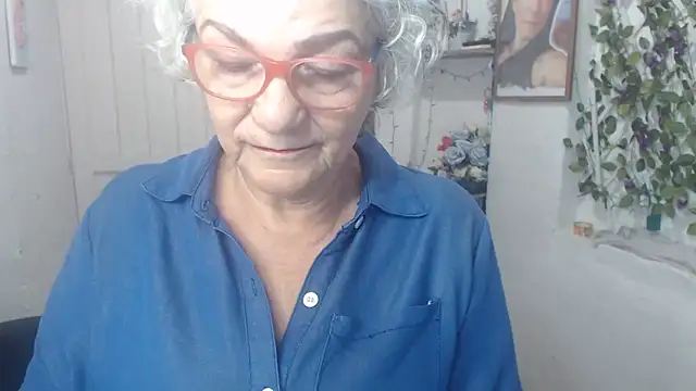 Snapshot of FunnyGrandma chatting on 30, 9, 2025 FunnyGrandma online show from 30, 9, 2025