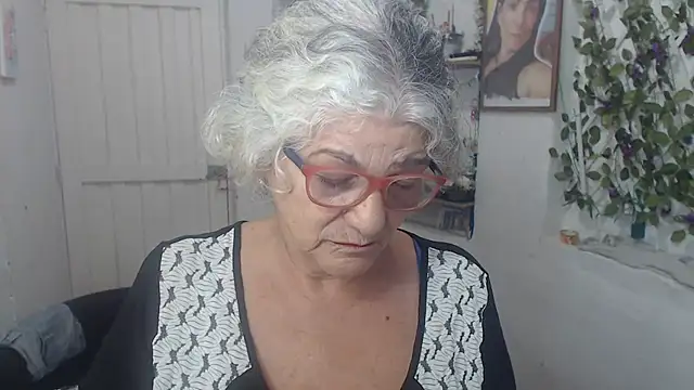 Snapshot of FunnyGrandma chatting on 30, 9, 2025 FunnyGrandma online show from 30, 9, 2025