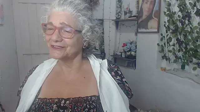 Snapshot of FunnyGrandma chatting on 2, 10, 2025 FunnyGrandma online show from 2, 10, 2025