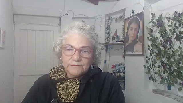 Snapshot of FunnyGrandma chatting on 5, 10, 2025 FunnyGrandma online show from 5, 10, 2025