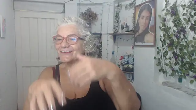 Snapshot of FunnyGrandma chatting on 5, 10, 2025 FunnyGrandma online show from 5, 10, 2025