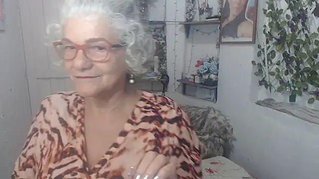 Snapshot of FunnyGrandma chatting on 9, 10, 2025 FunnyGrandma online show from 9, 10, 2025