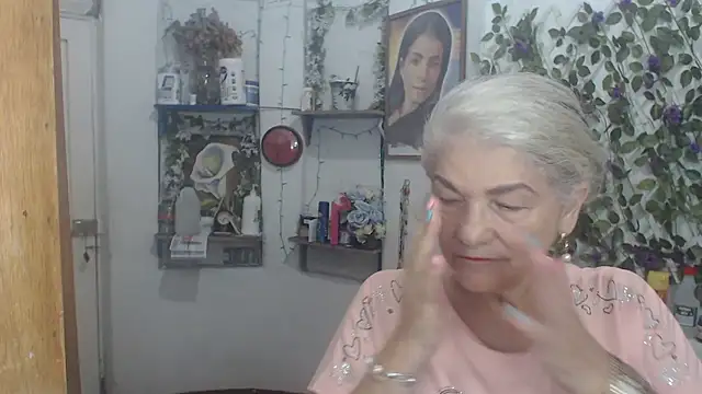 Snapshot of FunnyGrandma chatting on 6, 5, 2026 FunnyGrandma online show from 6, 5, 2026
