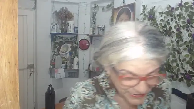 Snapshot of FunnyGrandma chatting on 17, 5, 2026 FunnyGrandma online show from 17, 5, 2026
