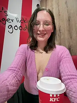 Snapshot of The_Snowwhitee chatting on 28, 4, 2026 The Snowwhitee online show from 28, 4, 2026