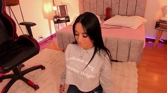 EmmyEvans1 online show from 13, 2, 2025