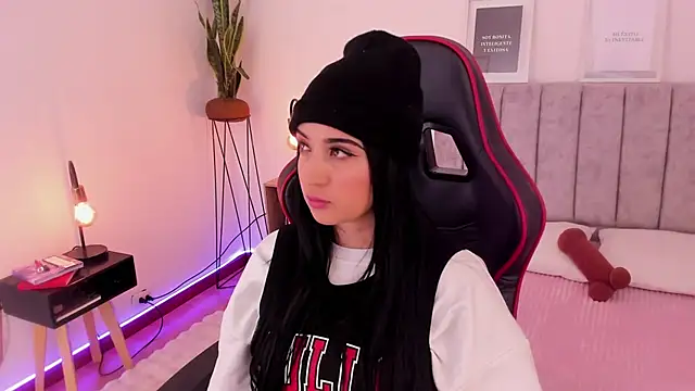 EmmyEvans1 online show from 19, 3, 2025