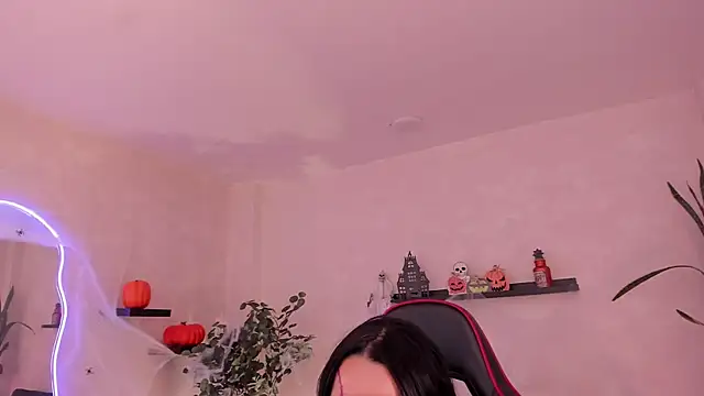 EmmyEvans1 online show from 2, 10, 2025