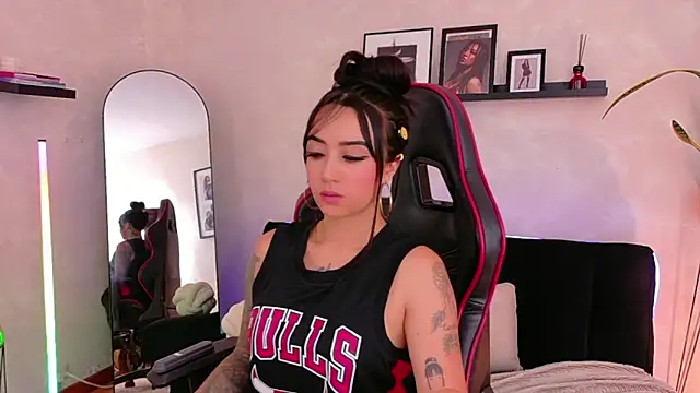 EmmyEvans1 online show from 3, 4, 2026