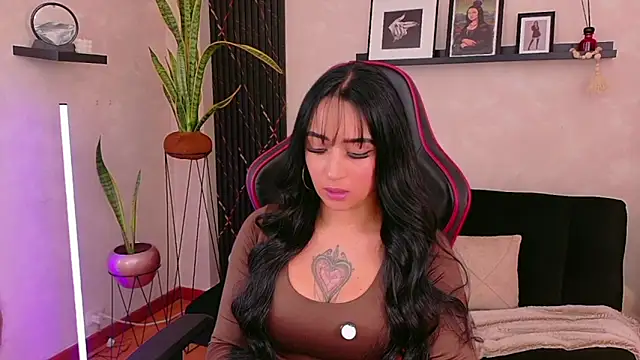 EmmyEvans1 online show from 16, 4, 2026