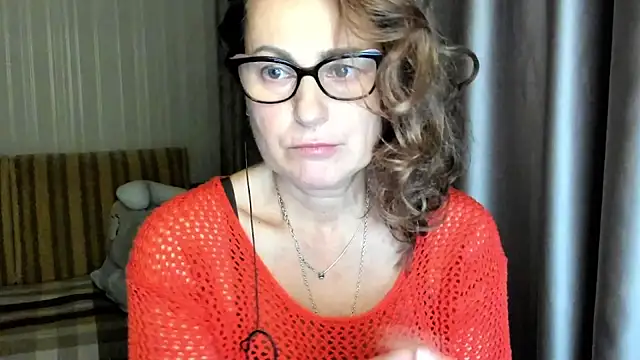 lauraoven online show from 10, 11, 2025