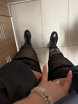 Wet  Bunny online show from 1, 3, 2025