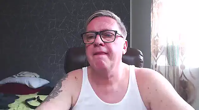 Snapshot of RobertStripX chatting on 2, 2, 2025 RobertStripX online show from 2, 2, 2025