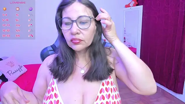 Snapshot of esmeralda_milf chatting on 20, 5, 2026 esmeralda milf online show from 20, 5, 2026