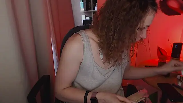 JohansonKatie online show from 21, 1, 2025