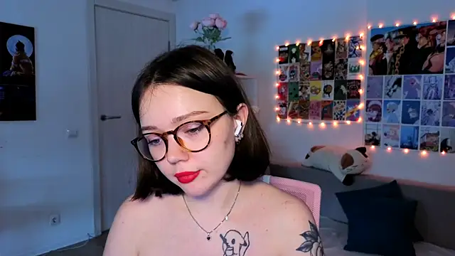 Snapshot of MilenaSaint chatting on 19, 2, 2025 MilenaSaint online show from 19, 2, 2025