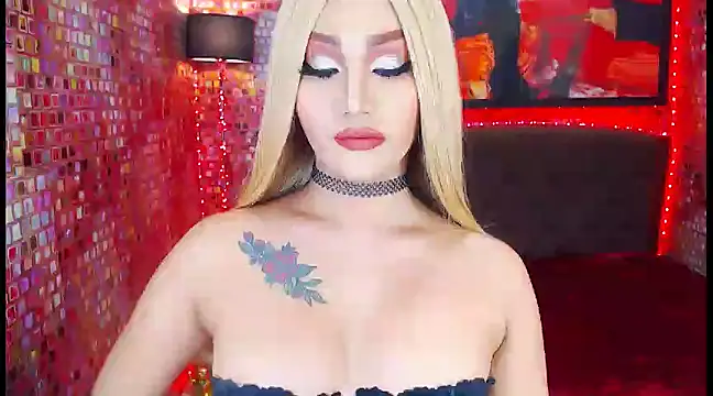 Snapshot of KylieMaxwellCaulfield_TS chatting on 3, 3, 2025 KylieMaxwellCaulfield TS online show from 3, 3, 2025