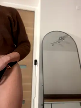 Snapshot of LalieFR chatting on 23, 11, 2025 LalieFR online show from 23, 11, 2025