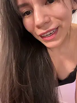 Snapshot of LalieFR chatting on 5, 2, 2026 LalieFR online show from 5, 2, 2026