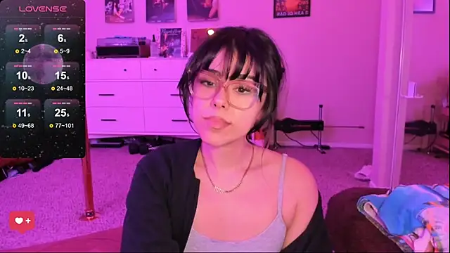 Snapshot of Evie-Luna chatting on 9, 2, 2025 Evie-Luna online show from 9, 2, 2025