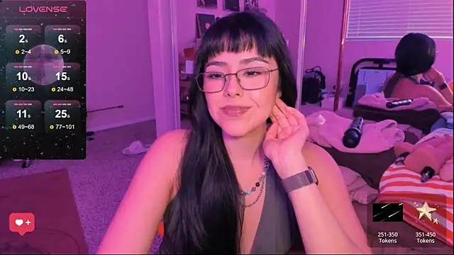 Snapshot of Evie-Luna chatting on 1, 3, 2025 Evie-Luna online show from 1, 3, 2025