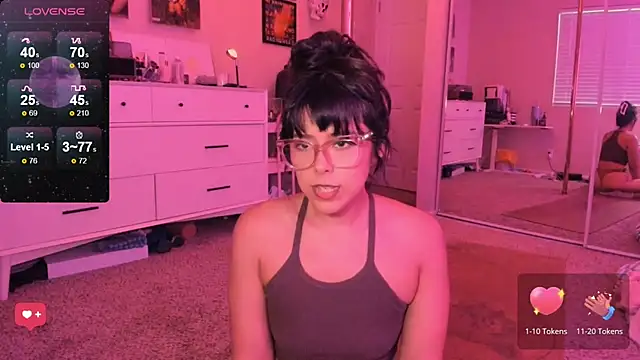 Snapshot of Evie-Luna chatting on 10, 9, 2025 Evie-Luna online show from 10, 9, 2025