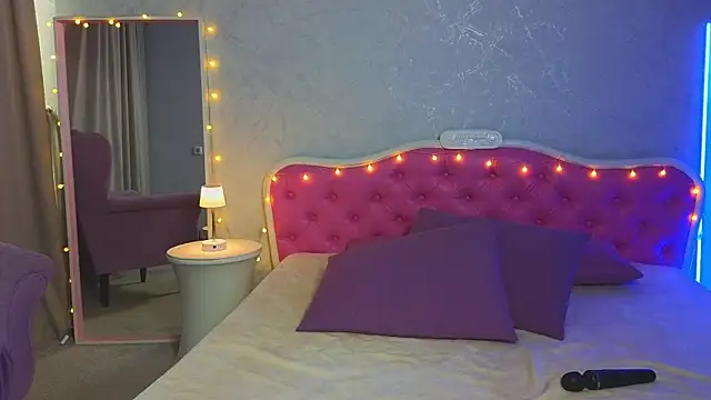 Ariana Petite online show from 29, 1, 2025