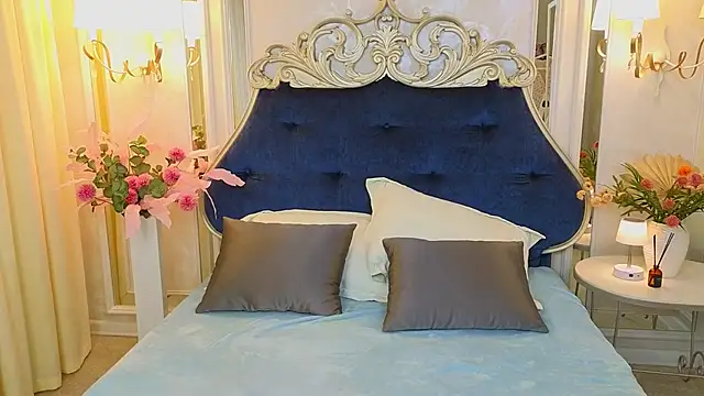 Ariana Petite online show from 15, 5, 2026