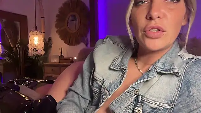 Snapshot of cyberchickie_maria chatting on 23, 2, 2025 cyberchickie maria online show from 23, 2, 2025