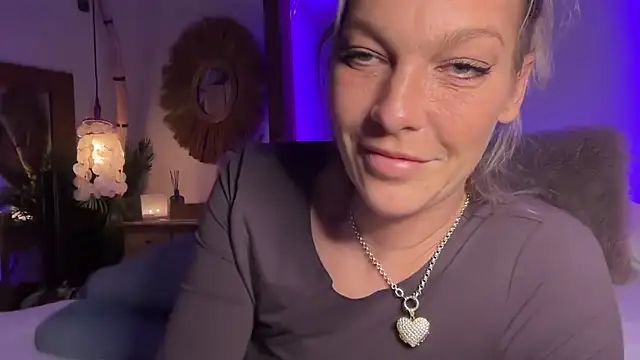 Snapshot of cyberchickie_maria chatting on 27, 2, 2025 cyberchickie maria online show from 27, 2, 2025