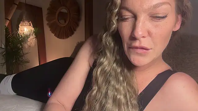 Snapshot of cyberchickie_maria chatting on 22, 3, 2025 cyberchickie maria online show from 22, 3, 2025