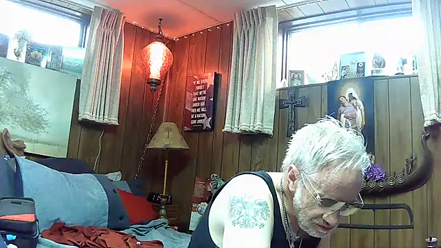 Snapshot of Makowboy chatting on 3, 2, 2025 Makowboy online show from 3, 2, 2025