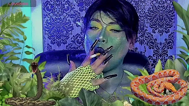 Snapshot of tsviolett chatting on 1, 10, 2025 tsviolett online show from 1, 10, 2025