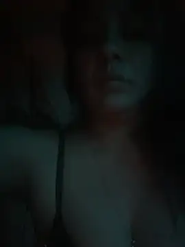 Snapshot of Aw_ThROAt9 chatting on 12, 4, 2026 Aw ThROAt9 online show from 12, 4, 2026
