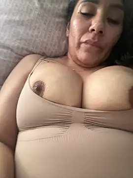 Snapshot of Aw_ThROAt9 chatting on 13, 4, 2026 Aw ThROAt9 online show from 13, 4, 2026