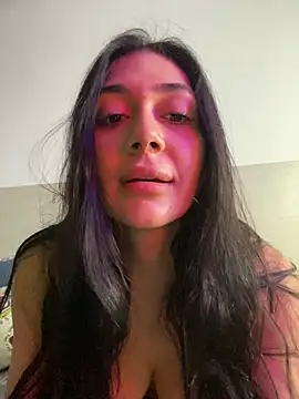 Snapshot of LaanaCooper chatting on 5, 2, 2025 LaanaCooper online show from 5, 2, 2025