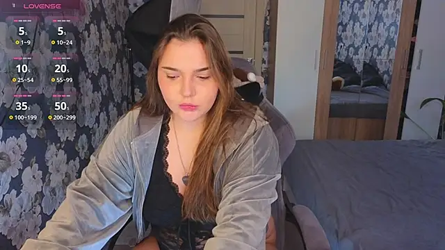  momiji  online show from 6, 2, 2026